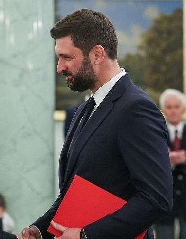 Rodzinny portret Nikodema Rachonia z żoną Katarzyną i trójką dzieci, ukazujący ich życie prywatne w ciepłej i naturalnej atmosferze.