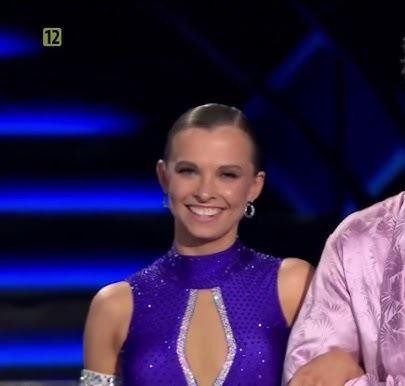 Ola Filipek i Wojciech Kucina tańczący na parkiecie programu „Dancing with the Stars. Taniec z gwiazdami”, oddający energię i chemię pary.
